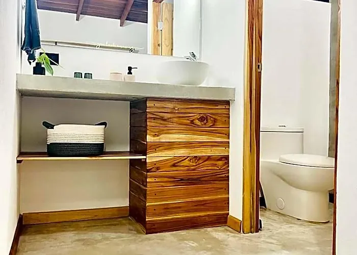 Calipso Ocean Lodge- Avellana